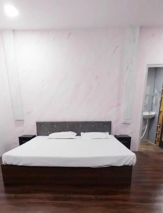 The Black Leaf Hotel Rāipur Екстериор снимка