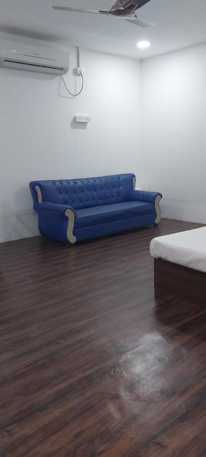 The Black Leaf Hotel Rāipur Екстериор снимка