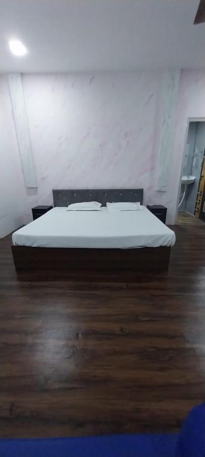 The Black Leaf Hotel Rāipur Екстериор снимка